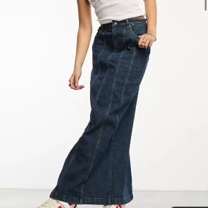 Jeanskjol - Jättefin helt oanvänd jeanskjol från Asos. Säljer eftersom den tyvärr var för liten för mig. Nypris 569kr. Skriv gärna vid frågor! 