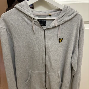 Lyle & Scott kofta  - Storlek L. Bra skick på den. 