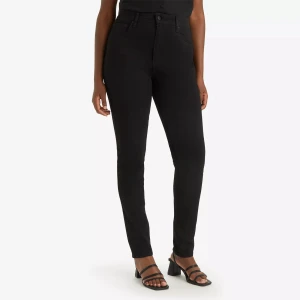 Levi’s jeans - Fina jeans från Levi’s! Använda några gånger men i väldigr fint skick! Säljer då dom inte är min stil längre!! Köpta för 1100kr