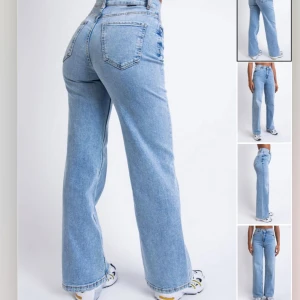 Blåa vida jeans  - Superfina blåa jeans ifrån Madlady i storlek EU 34 Regular. Slutsålda på hemsidan och mycket eftertraktade. Säljer pga för små💙  Topp skick! Nypris 649kr