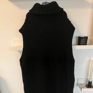 Stickad väst/ overshirt - Stickad väst/overshirt   Lite nopprig som stickat lätt blir 