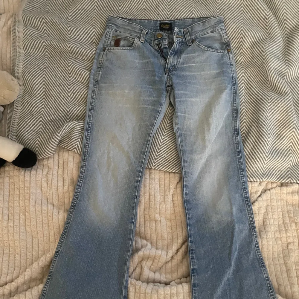 lågmidjade snygga jeans ifrån crocker 💓 är 165 . Jeans & Byxor.