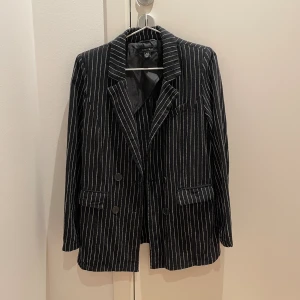 Kavaj - Svart kavaj från New yorker, storlek 36.