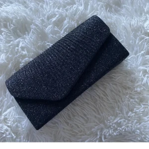 Clutch - Superfin kuvertväska till balen, köpt här på Plick 