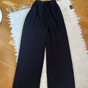 Mjukisbyxor - Utsvängda mjukisbyxor