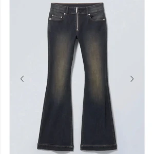 Weekday jeans - lågmidjade weekday jeans som är använda ett fåtal gånger. Köpt för 670kr. Inga defekter. Passar mig som har stl 34/36🥰