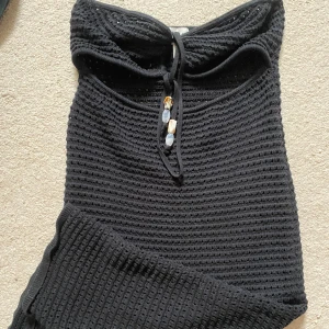 Klänning  - Stickad sommarklänning! Använd en gång, fint skick. Väldigt fin till sommaren💕