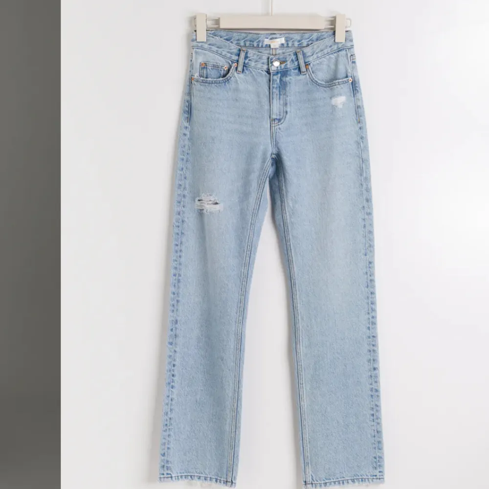Superfina straight jeans från GinaTricots barnavdelning. Low waist. Aldrig använda då de är för små för mig🤍. Jeans & Byxor.