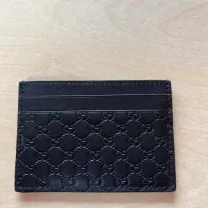 Säljer min nya plånbok från Gucci Helt ny box å dustbag finns kom me bud 4500 ny 