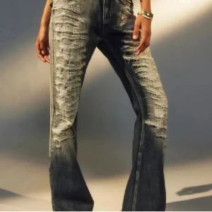 Jaded London jeans - Säljer nu mina så fina jaded London jeans då dom inte kommer till användning, jeansen är aldrig använda och verkligen helt nya! Storlek w26 och passar mig bra i längden som är 173💕 kom privat för midjemåttet och innerbenslängden, pris kan diskuteras🫶🏼