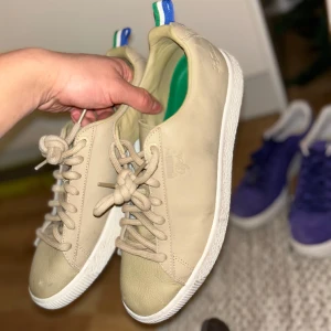 PUMA. - Snygga ovanliga puma skor båda i storlek EU 44. Båda skorna för 200 och annars 100kr var. 
