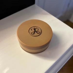 Anastasia cream bronzer - Anastasia cream bronzer i färgen sun kissed, har endast dragit min borste i en gång annars helt oanvänd! Nypris var 355kr