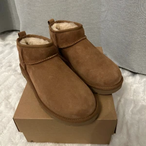 Helt nya Uggs, ultra mini chestnut - Storlek 41 Oanvända