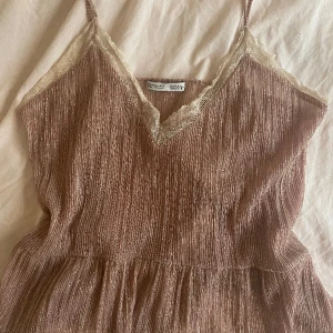 Glittrig topp - Säljer denna fina glittriga toppen:)