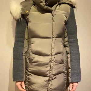 Vinterjacka - Bra skick på jackan😊skriv om du har några funderingar eller frågor.