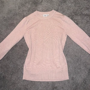 Saint Tropez tröja - Säljer min söta tröja från Saint Tropez, köpt på Åhléns💗 Xs men passar mig som har S. Använd fåtal gånger 