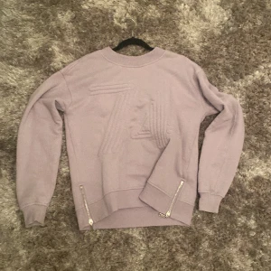 Lila sweatshirt  - Från Cubus 