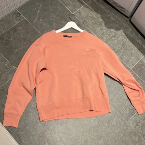 Acne sweatshirt - Acne tröja i storlek S Konntakge för info