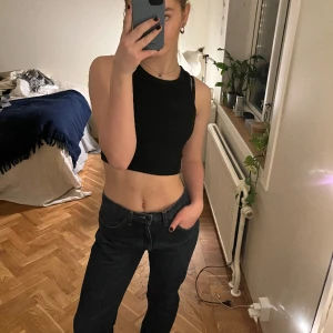 Levis jeans - Helt nya straight, midwaist jeans från Levis!! Säljer pga av att jag inte diggar färgen riktigt.