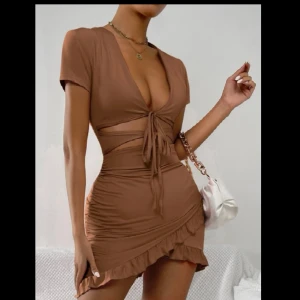 Klännig från Shein - Klänning från shein som använts 1 gång pga lite liten vid boobisen!:( Pris kan diskuteras!