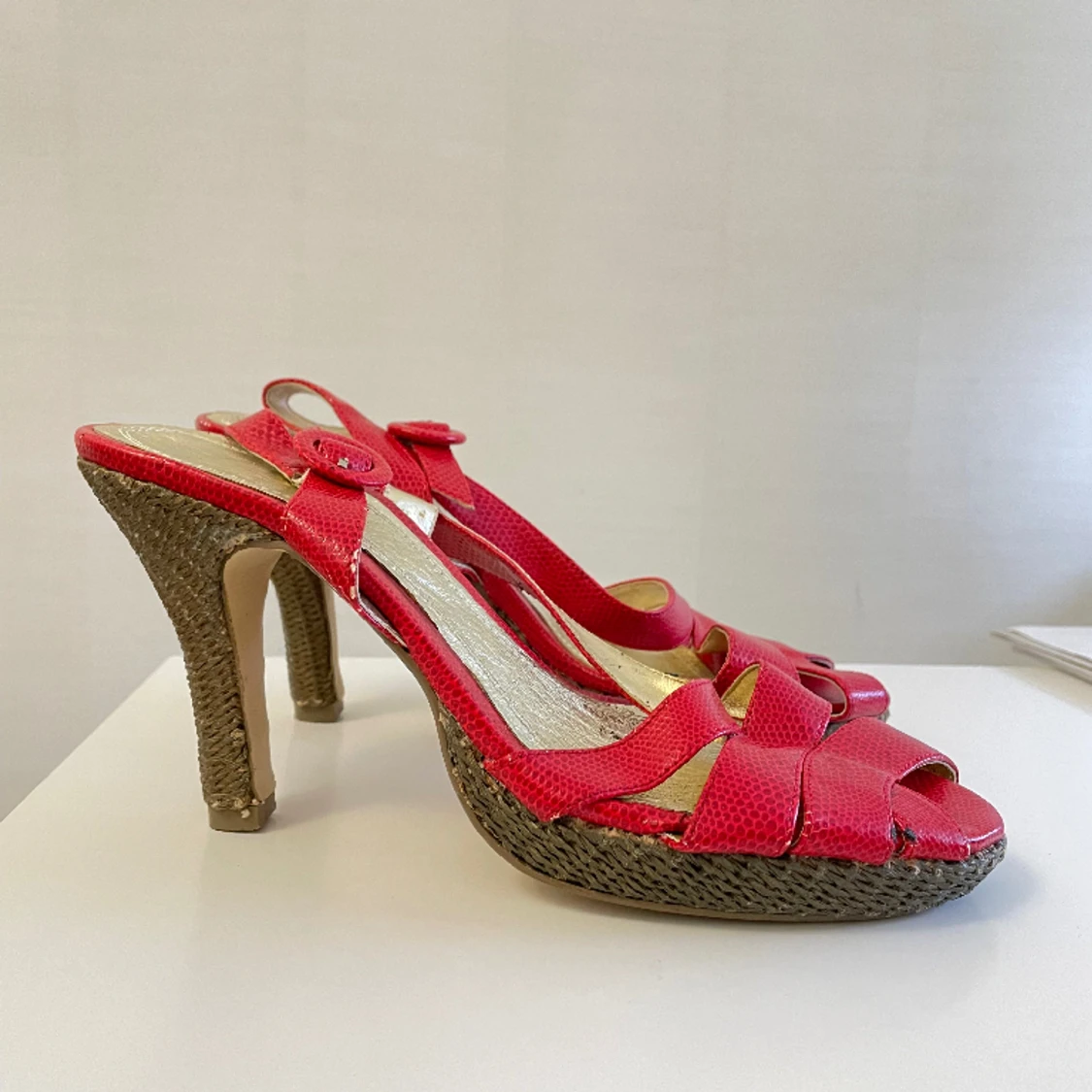Röda klackskor storlek 39 - 90
