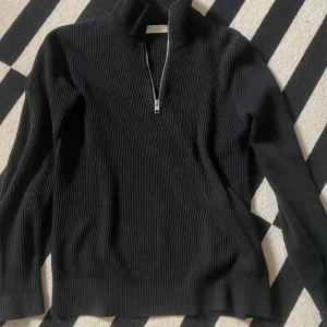 Jack & Jones halv zip - Tjena! Säljer nu min stickade Jack & Jones halv zip. Den är sparsamt använd och i mycket bra skick. Hör av er vid frågor eller funderingar!