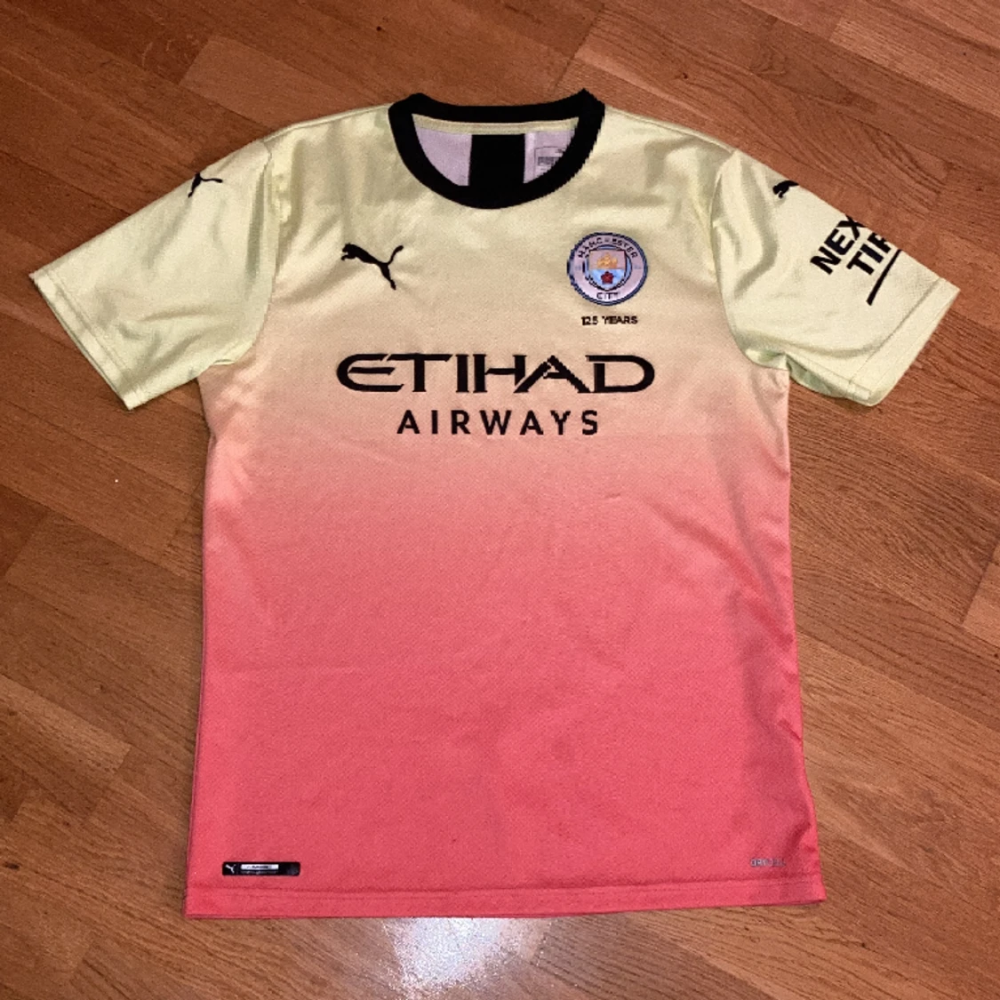 Manchester city bortatröja 125 years