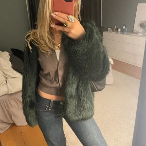 pälsjacka  - jätte snygg pälsjacka från bershka, aldrig använd!💕