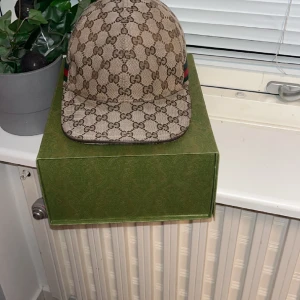 Gucci keps  - 8/10 condition box kvitto och dustbag kommer med
