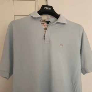 Burberry Piké - Säljer en ruggigt fet Burberry pikétröja 🤩 ✅Skick 9/10, ingen synlig defekt. Storlek S men passar mer som M.