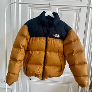 North Face 1996 retro Nuptse jacka - Storlek L, nyskick, knappt använd, pris går att sänkas