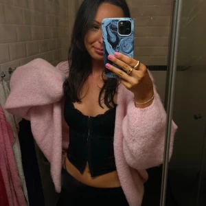 Spetstopp från nakd  - Super duper snygg spetstopp från nakd som tyvärr inte kommer till användning längre. Har bara använt den en gång så den är i super bra skick och den har inga defekter.