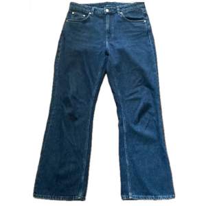 Mörkblåa jeans med mycket bra skick från Arket!!!
