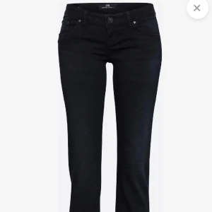 Ltb - Säljer dessa marinblåa Ltb jeans då de med aldrig kommer till användning. As snygga ochsp helt slutsålda❤️