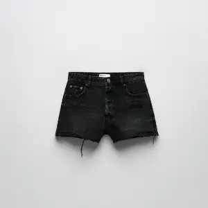 Svarta shorts från zara. Köpta sommaren 2022, men knappt använda ❤️ köpta för 299kr
