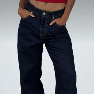 vintage blåa jeans - old school byxor som går att styla på flera olika sätt!!😌hör av er vid intresse 