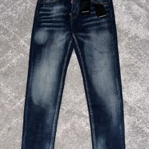 Dsq2 jeans (blå) - Riktigt feta Dsq2,  Storlek 31 Mer frågor kom privat:)