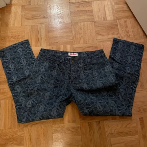 John baner jeans - Jeans från John Baner, snyggt mönster i  straightleg