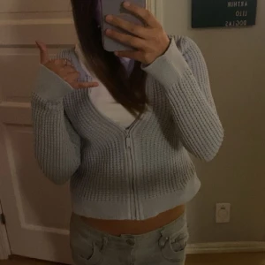 Kofta  - Blå tjock stickad kofta