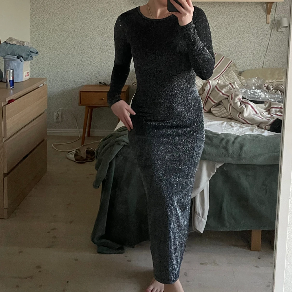 Glittrig klänning med fin rygg - 91