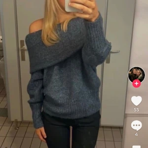 Stickad tröja  - Säljer denna superfina stickade tröja helt i nyskick 💗PLICK STÅR FÖR FRAKT så passa på 🤩