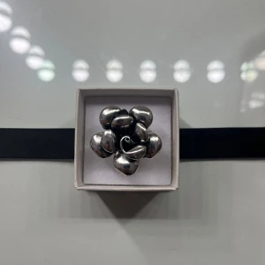 Ring - Fin justerbar blomring som tyvärr inte kommer till användning💕💕 Skriv vid intresse eller frågor🫶