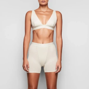 Skims boxers - Säljer super sköna och snygga skims boxers/ shorts! Aldrig använt! Meddela för fler bilder! ❤️