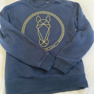 Coe tröja  - Marinblå, använd Max 3gånger 