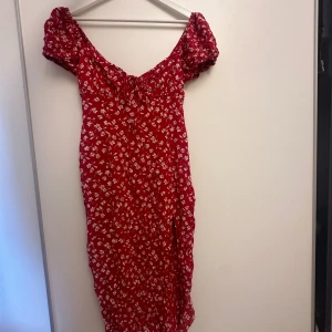 Klänning - Endast använd 1 gång, bra skick