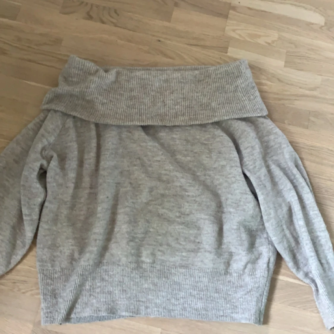 Offshoulder tröja från hm