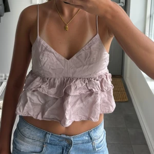 Volang linne - Så fint volang linne från H&M 💗💗Super fint skick! Strl 34