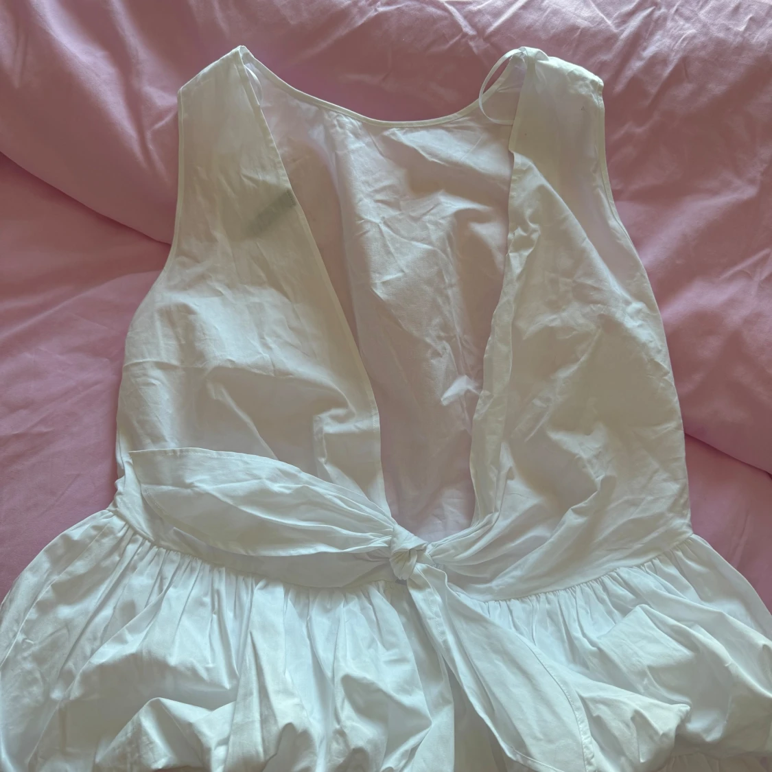 Vit topp med krytdetalj  - 91