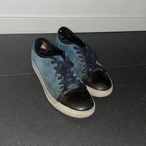 Lanvins  - Ett par feta lanvins i skicket 7.5/10 dem är lite trasig i skon men annars är dem i bra skick säljer dem för 799