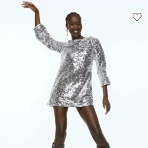 Nyårsklänning - Endast använd 1 gång, köpt för 450 kr på hm🌺